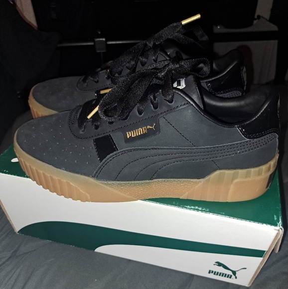 Cali Nubuck Womens Black Pumas with Gum sole - Picture 3 of 10